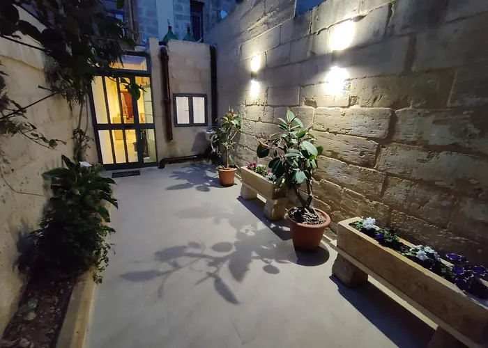 Peaceful Traditional Maltese Townhouse