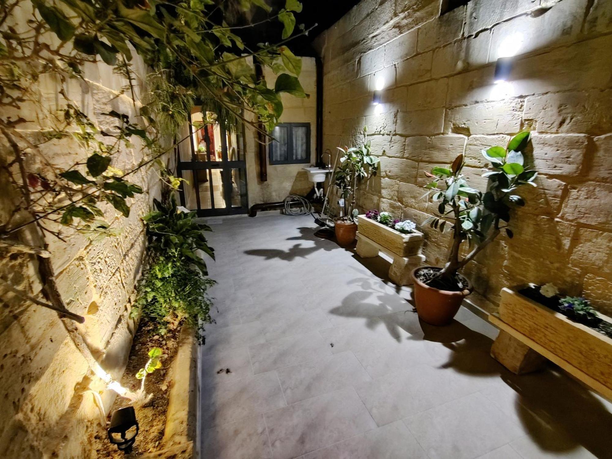 Peaceful Traditional Maltese Townhouse Holiday home Luqa